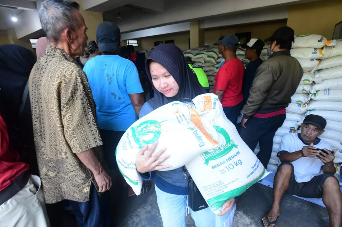 KPM mendapatkan Bantuan Pangan Non Tunai (BPNT) beras 20 kg.
