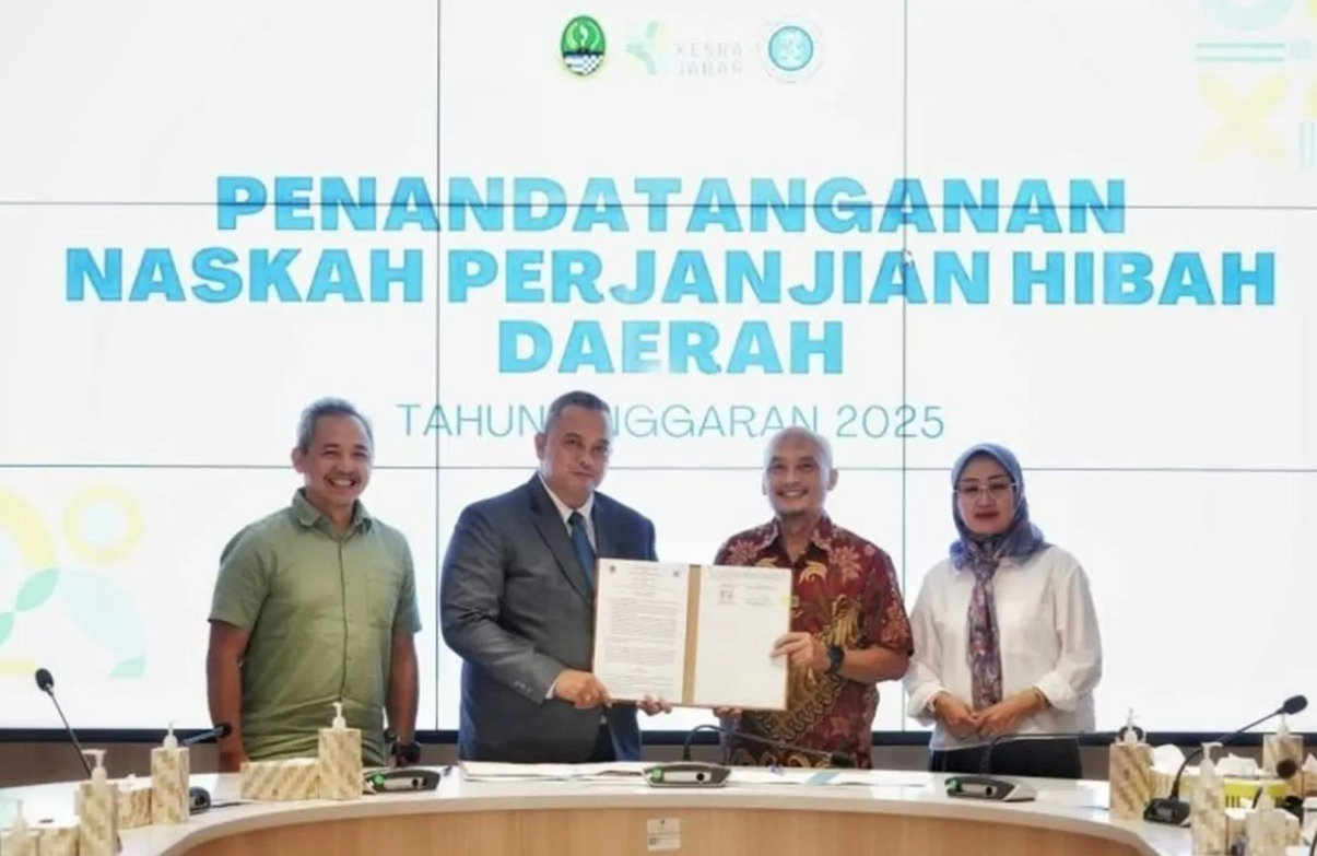 Pemerintah Provinsi Jawa Barat mengintervensi beban biaya pendidikan tinggi dengan menggelontorkan dana hibah senilai Rp 4 miliar.