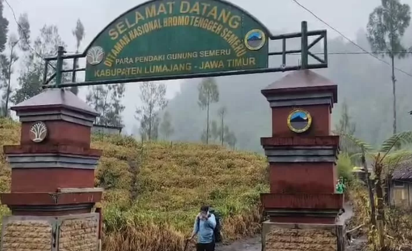 Jalur Pendakian Gunung Semeru Ditutup Sampai Waktu Belum Ditentukan, Status Naik ke Level Awas.