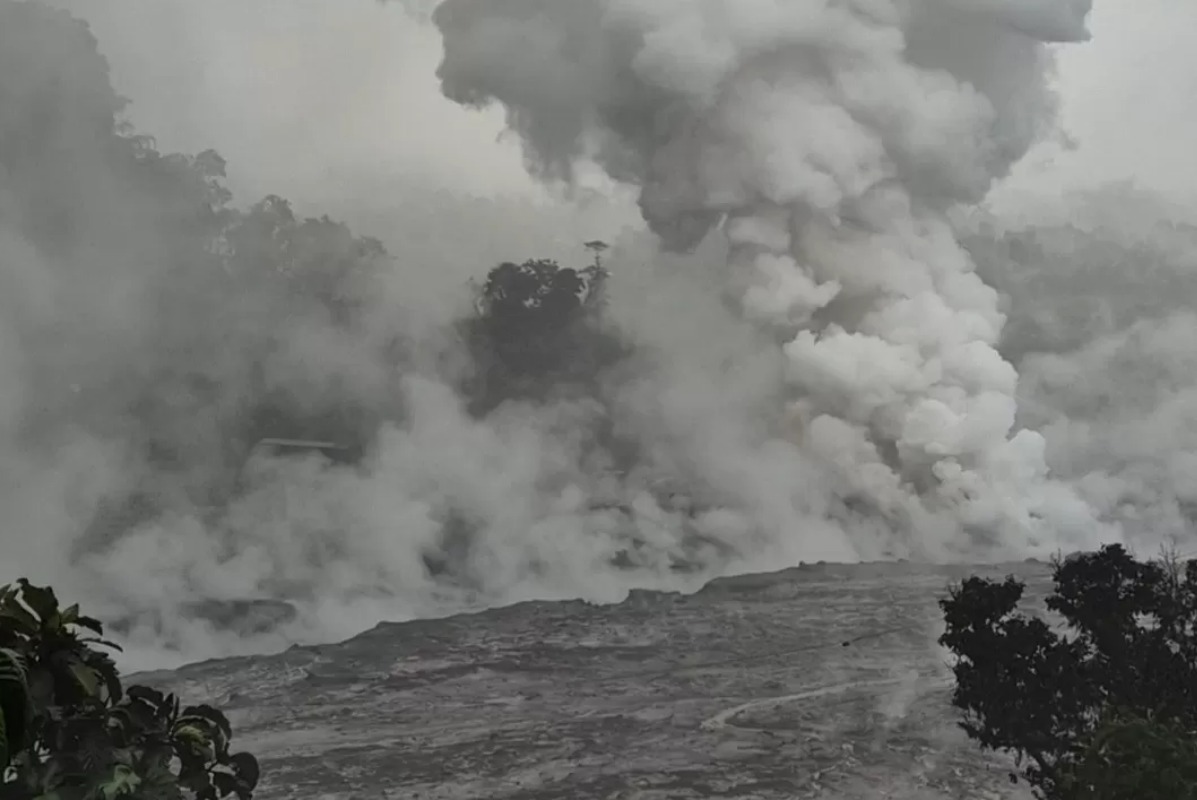 Hujan deras memicu banjir lahar di sekitar Gunung Semeru. Salah satunya di dekat Jembatan Gladak Perak, Jumat (21/11).