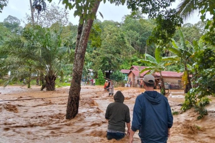 Sejumlah wilayah di Provinsi Sumatera Utara (Sumut) diterjang banjir dan longsor secara bersamaan pada Selasa, 25 November 2025.   Berdasarkan laporan resmi Badan Nasional Penanggulangan Bencana