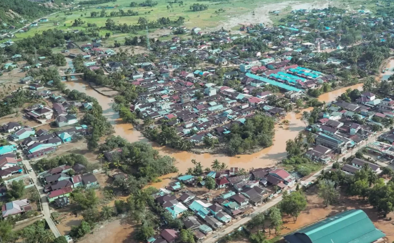 Pemantaua dari udara wilayah terdampak banjir di Tapanuli, Provinsi Sumatera Utara (Sumut).
