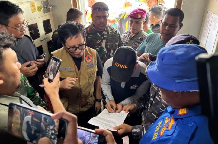 Menyoroti penuturan Bupati Aceh Timur, Iskandar Usman Al Farlaky terkait proses evakuasi para korban banjir bandang di wilayahnya.