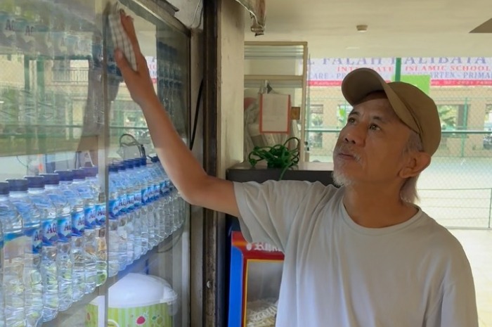 Mengintip kisah perjuangan artis, Epy Kusnandar berbisnis kuliner bersama sang istri usai kini aktor fenomenal itu meninggal dunia.