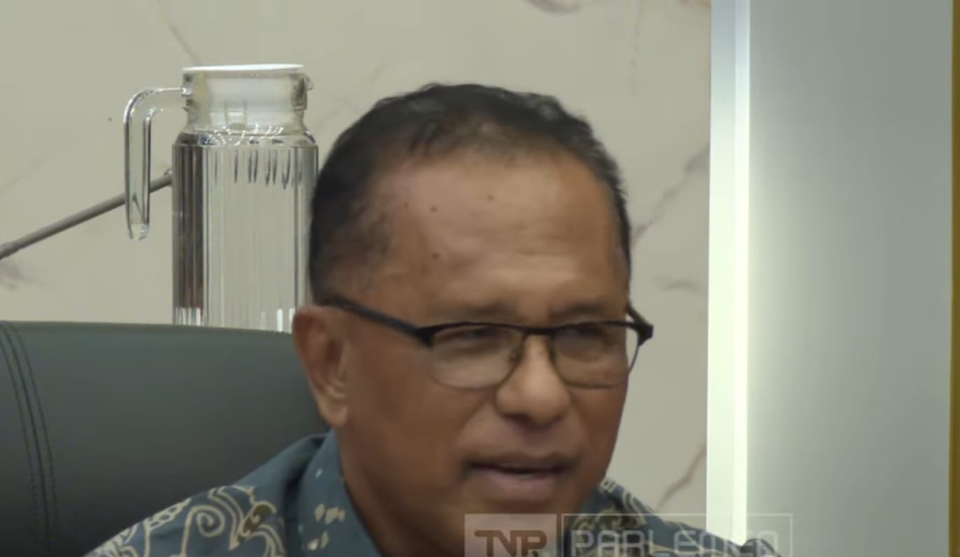 Anggota Komisi IV DPR Fraksi PKB, Usman Husin meminta Menhut Raja Juli mundur dari jabatannya. (YouTube/TVR Parlemen)