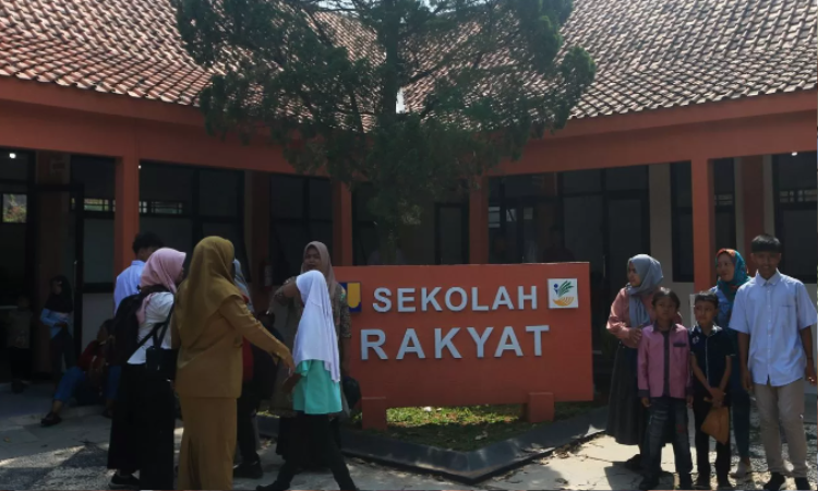 Ilustrasi Sekolah Rakyat. kemensos membuka ribuan formasi PPPK tenaga kependidikan untuk ditempatkan di sekolah rakyat. (Nur Chamim/Jawa Pos Radar Semarang)