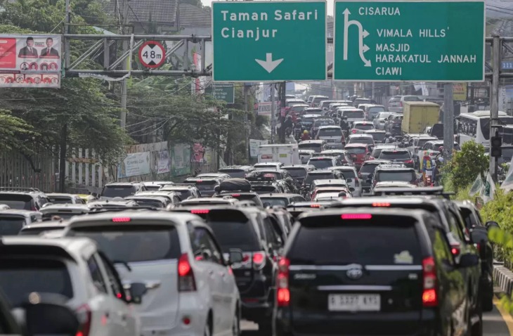 Kemenhub memperkirakan 119,5 juta orang akan berpergian saat libur Natal dan Tahun Baru 2025/2026, meningkat dari tahun sebelumnya.