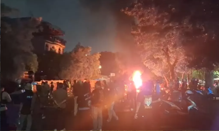 Sejumlah warung di Kalibata, Jakarta Selatan dibakar usai insiden tewasnya mata elang (matel).