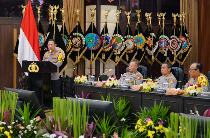 Kapolri Listyo Sigit Prabowo saat menyampaikan rilis akhir tahun.