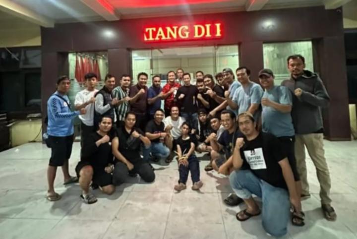 Potret pelaku pembunuhan anak kader PKS di Cilegon usai ditangkap oleh polisi. (Istimewa)
