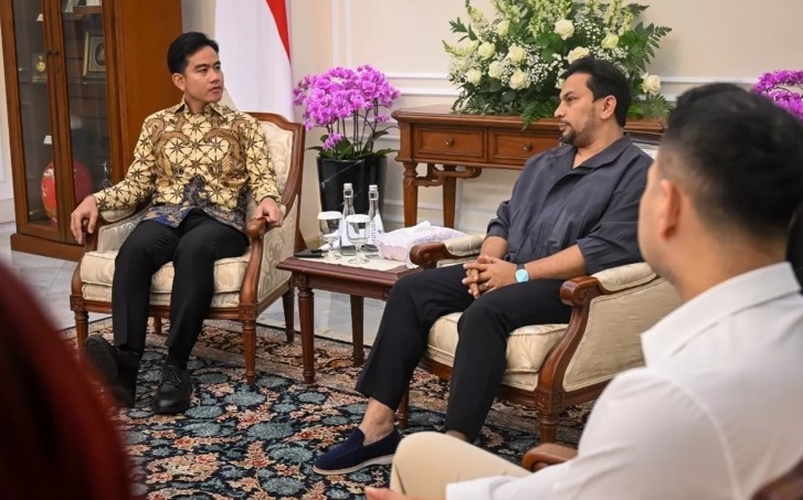 Wakil Presiden (Wapres) Gibran Rakabuming Raka menerima audiensi para pekerja seni dan pelaku industri kreatif di Istana Wakil Presiden, Jakarta, Senin (5/1).