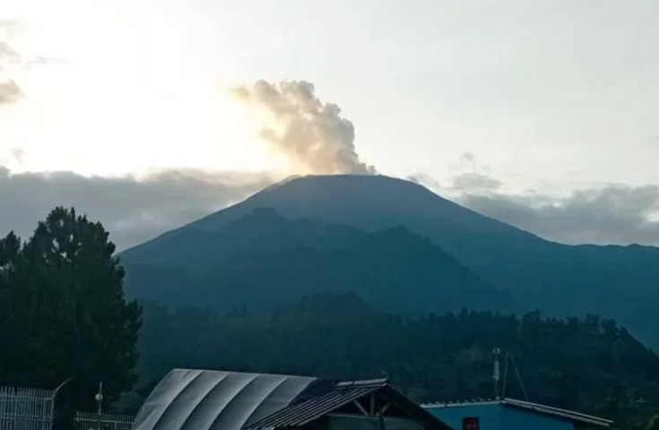 Ilustrasi Gunung Slamet