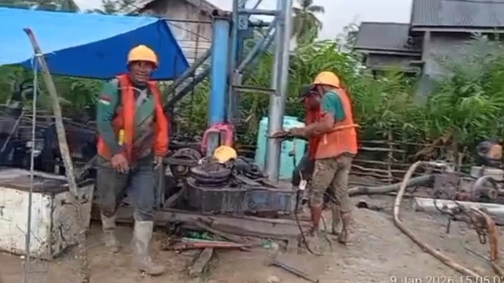 Pemerintah mempercepat pemulihan layanan dasar di Aceh pascabencana. Salah satu fokus utamanya adalah penyediaan air bersih melalui pembangunan sumur bor di berbagai wilayah terdampak.