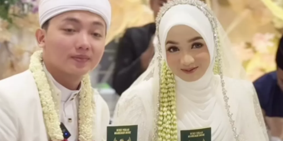 Penceramah Ning Umi Laila dan Gus Anas Hidyatulloh resmi menikah.