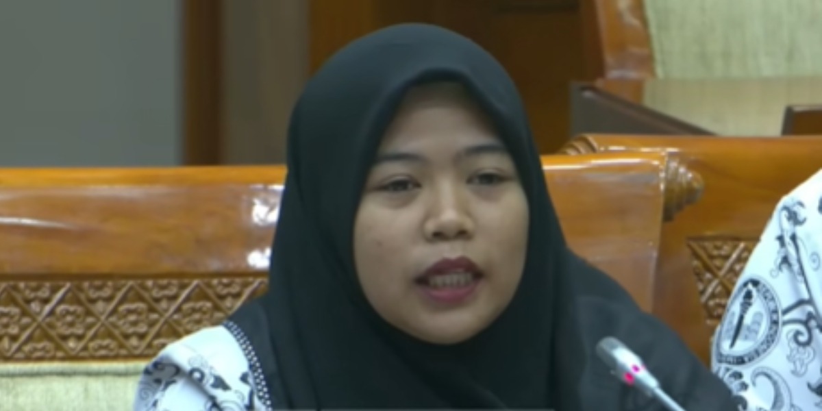 Guru SD di Muaro Jambi, Tri Wulansari menuturkan terkait kasus pelaporan terhadap dirinya ke polisi usai sempat merazia rambut siswa di sekolah.