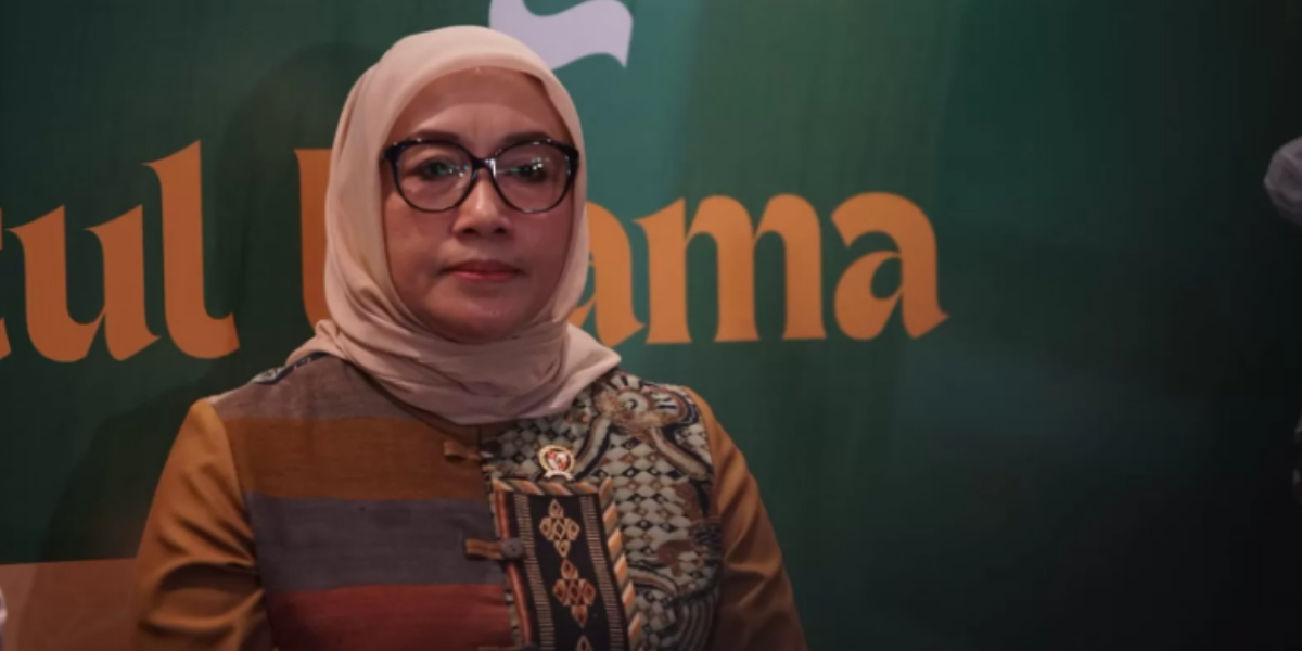 Menteri Pemberdayaan Perempuan dan Perlindungan Anak (PPPA) Arifah Fauzi di kantor Kementerian Hukum (14/6). (Hilmi/Jawa Pos)