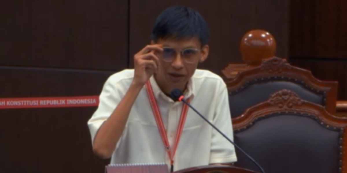 Menyoroti penuturan pemohon uji materi UU Nomor 12 Tahun 1980 di sidang MK, ihwal jaminan hak pensiun seumur hidup bagi pejabat DPR.