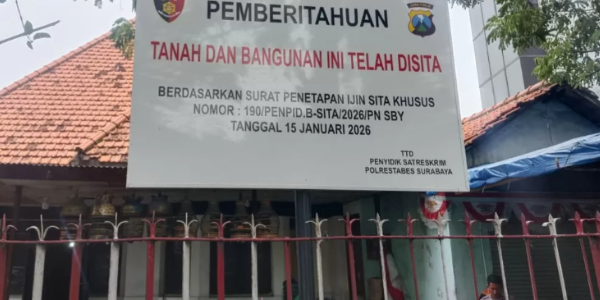 Penyidik Satreskrim Polrestabes Surabaya menyita tanah dan bangunan Kantor Ormas Madas.