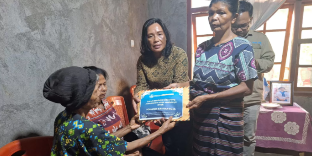 Kemendikdasmen mengunjungi rumah duka YBR, 10, siswa SD yang bunuh diri diduga karena masalah ekonomi di Ngada, NTT.