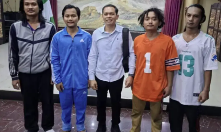 Empat WNI yang berhasil diselamatkan dari bajak laut di Gabon. Mereka sempat disandera sejak 11 Januari 2026. (TNI)