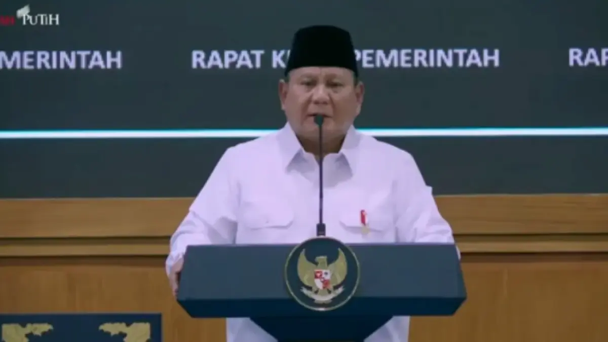 Presiden Prabowo Subianto menyampaikan taklimat di Istana Negara, Jakarta, Rabu (8/4). (Setpres)