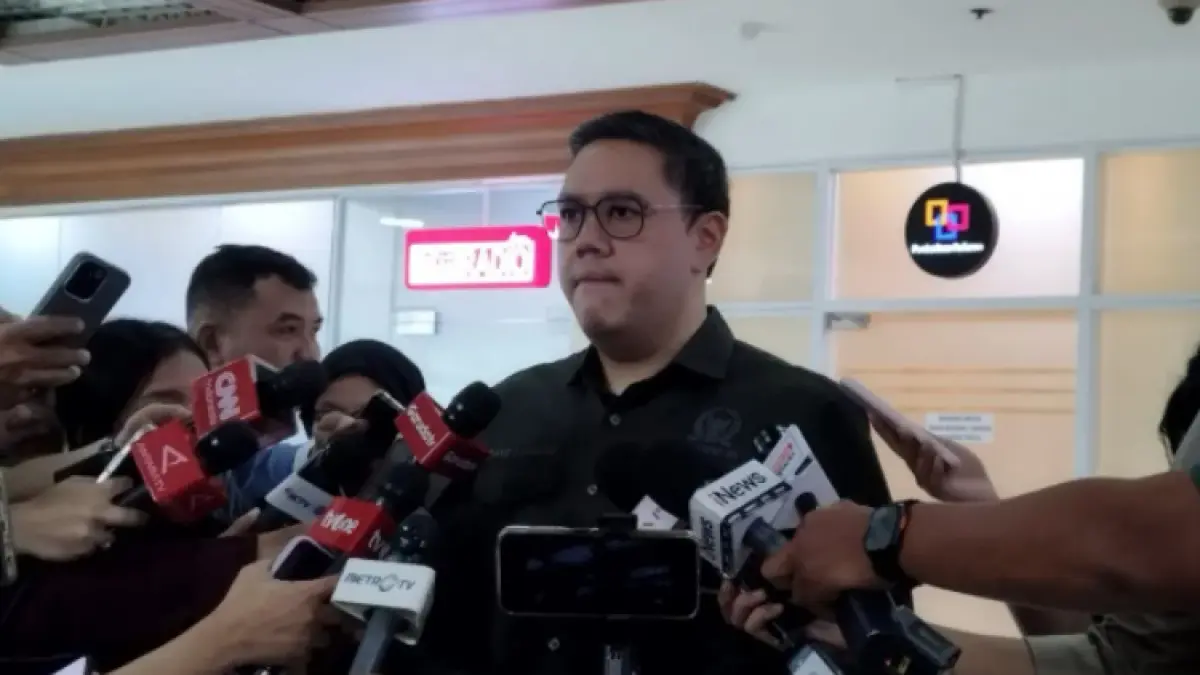 Wakil Ketua Komisi I DPR RI Dave Laksono di kompleks parlemen, Jakarta, Selasa (31/3/2026). (ANTARA/Bagus Ahmad Rizaldi)