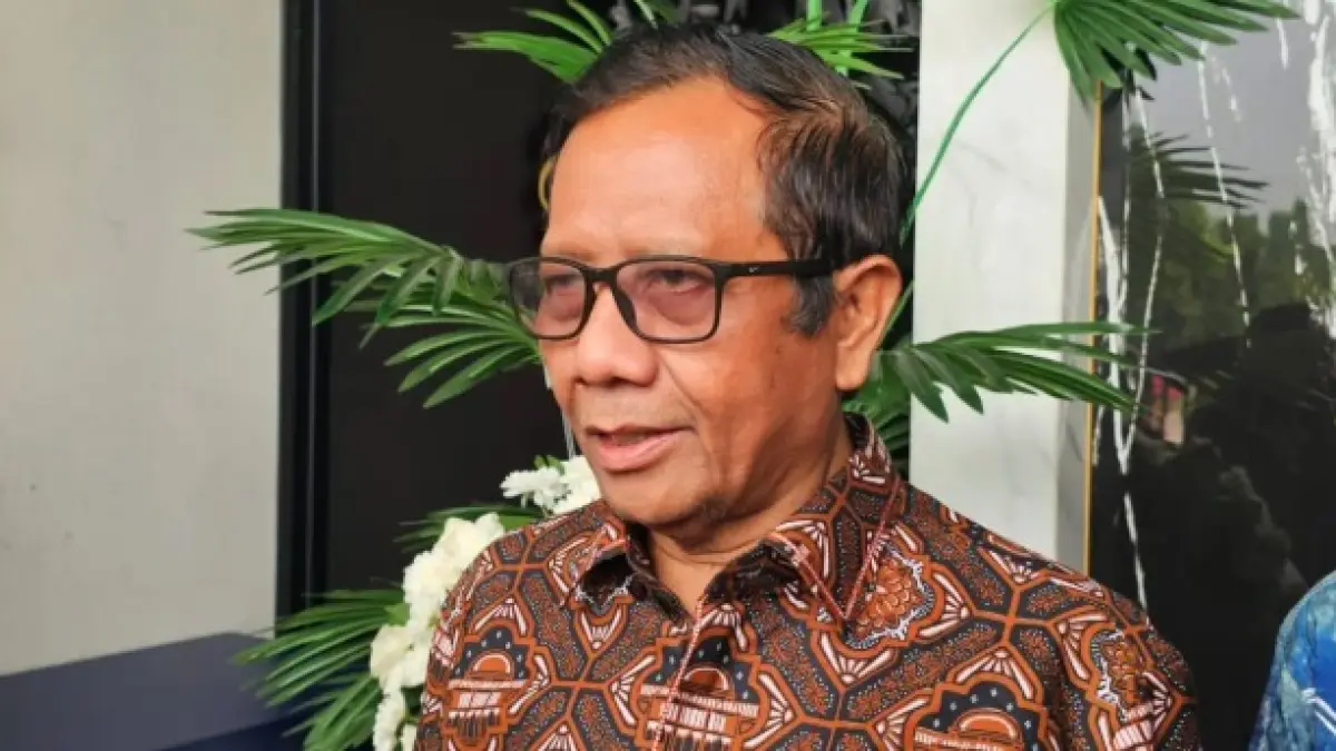 Mantan Menteri Koordinator Bidang Politik, Hukum, dan Keamanan (Menko Polhukam) Mahfud MD di kawasan Senayan, Jakarta, Selasa (21/4). (Muhamad Ridwan/JawaPos.com).