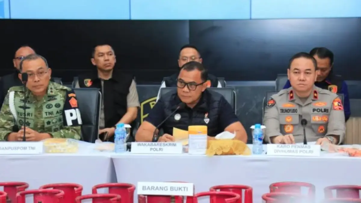 Wakil Kepala Bareskrim Polri Irjen Nunung Syaifuddin menjelaskan hasil pengungkapan kasus penyalahgunaan BBM dan LPG bersubsidi di Gedung Bareskrim Polri, Jaksel, pada Selasa (21/4). (Polri)