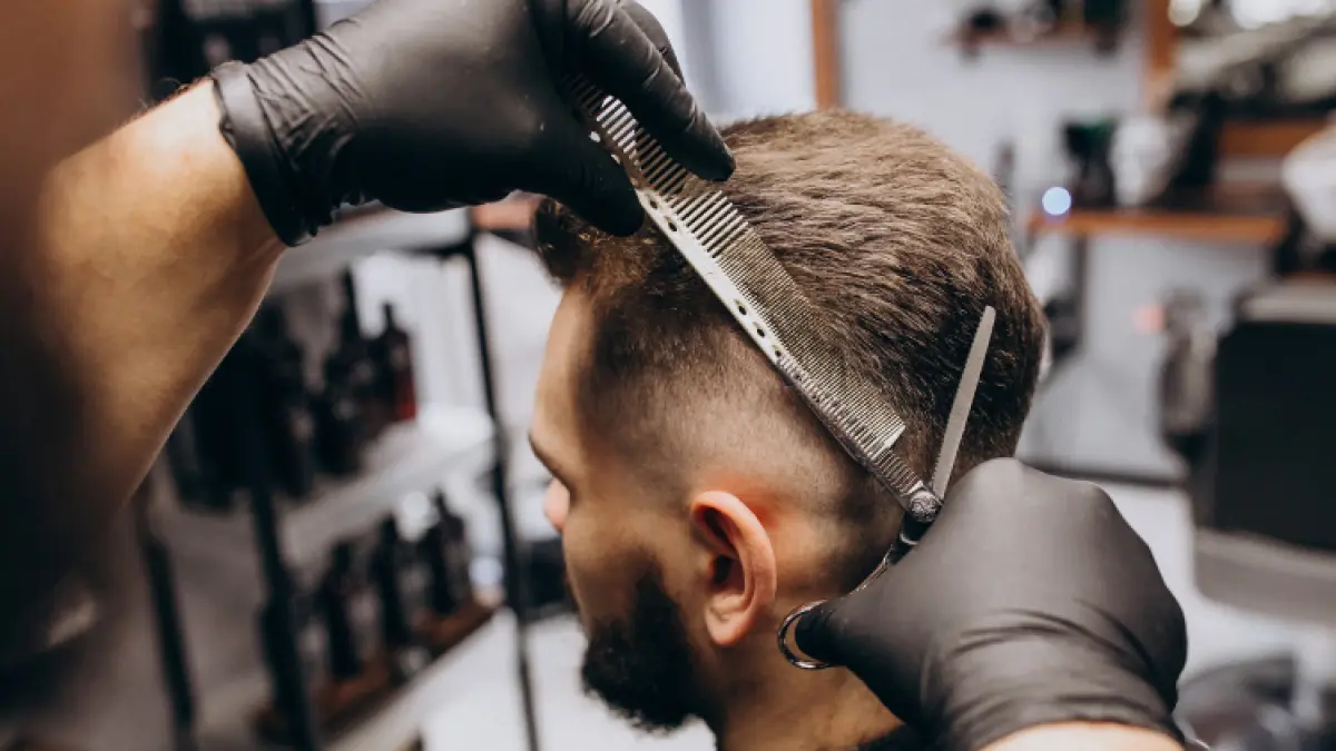 Ilustrasi hair cut (freepik)
