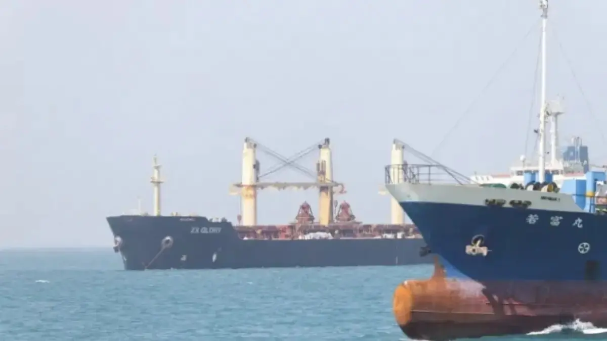 Kapal di Selat Hormuz, dekat Bandar Abbas, Iran (Al-Jazeera)