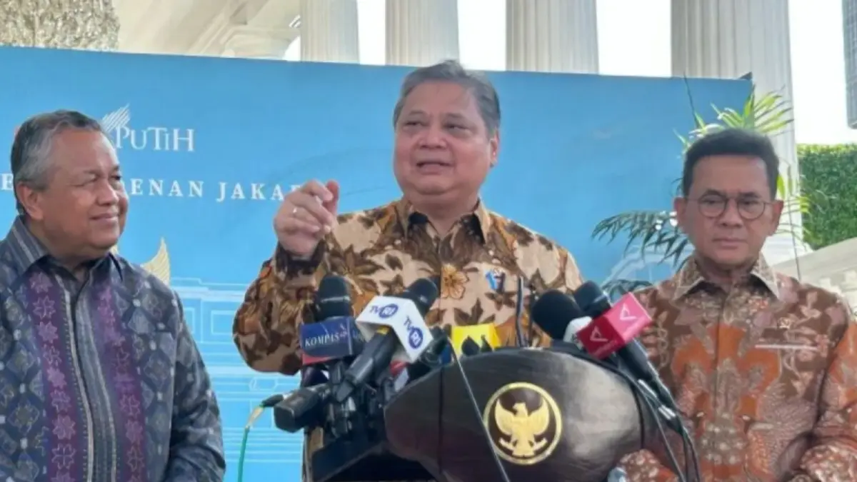Menteri Koordinator Bidang Perekonomian (Menko Perekonomian) Airlangga Hartarto memberikan keterangan media di Kompleks Istana Kepresidenan, Jakarta, Kamis (21/5/2026). (ANTARA/Maria Cicilia Galuh)