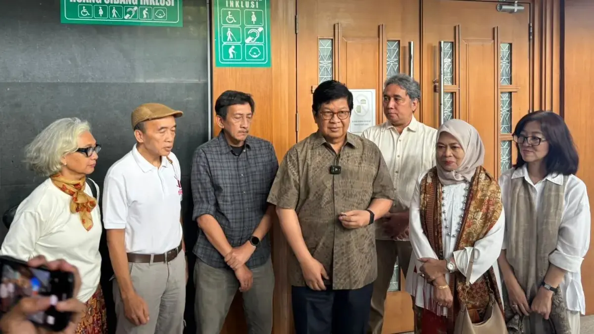 Sebanyak 21 tokoh antikorupsi mengajukan amicus curiae atau sahabat peradilan untuk mantan Mendikbudristek Nadiem Makarim di Pengadilan Negeri Jakarta Pusat, Senin (25/5). (Muhamad Ridwan/JawaPos.com).