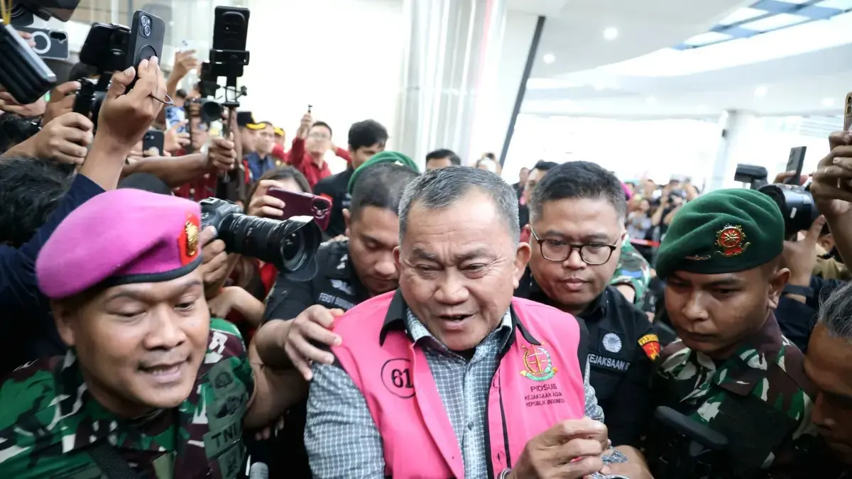 Mantan Wakil Kepala BGN Lodewyk Pusung resmi di tahan Kejaksaan Agung, Jakarta, Rabu (3/6/2026). (Dery Ridwansah/ JawaPos.com)