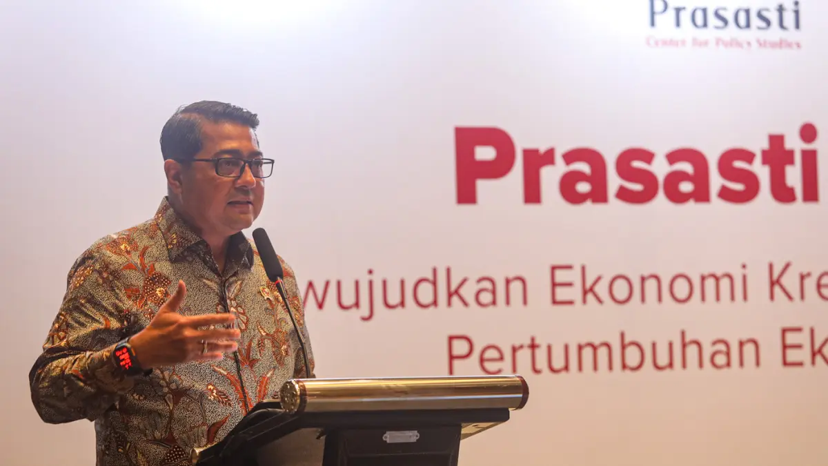 Menteri Ekonomi Kreatif Teuku Riefky Harsya memberikan paparan pada diskusi publik.