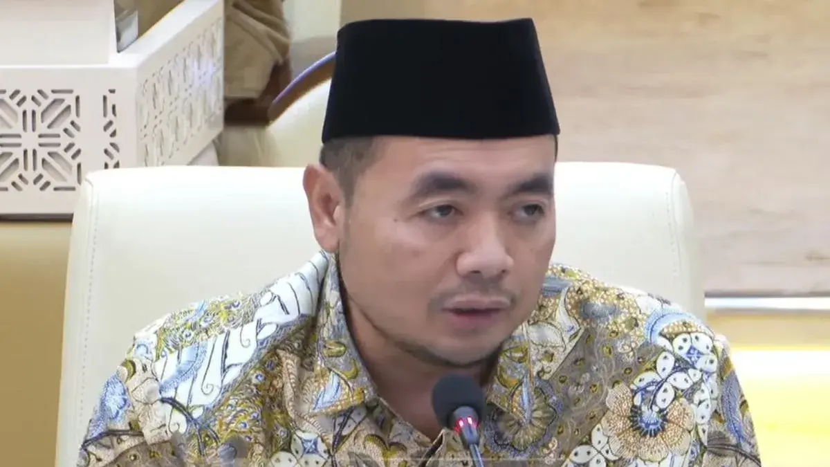 Ketua Komisi Pemilihan Umum (KPU) Mochammad Afifuddin saat ikut rapat dengan Komisi II DPR RI di kompleks parlemen, Jakarta, Senin (15/6/2026). 