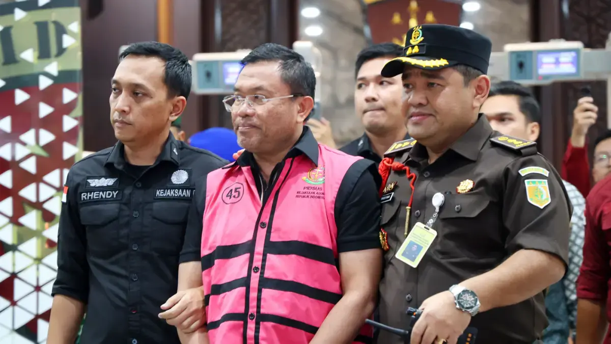 Kejaksaan Agung menetapkan tiga tersangka yaitu mantan Kepala BGN Dadan Hindayana, dan dua mantan Wakil Kepala BGN yakni Sony Sanjaya dan Lodewyk Pusung sebagai tersangka dugaan tindak pidana korupsi tata kelola program MBG pada BGN tahun 2025-2026. (Dery Ridwansah/ JawaPos.com)

