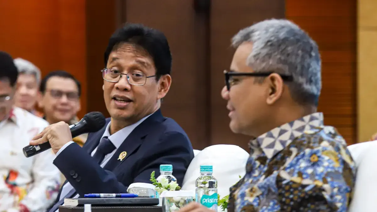 Menteri Keuangan Purbaya Yudhi Sadewa (kiri) didampingi Wakil Menteri Keuangan Suahasil Nazara (kanan) memberikan paparan pada konferensi pers APBN KiTa di Jakarta, Jumat (5/6/2026). (Salman Toyibi/Jawa Pos)