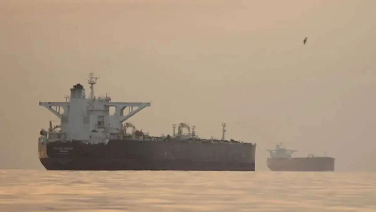 Ilustrasi kapal tanker melinitas di Selat Hormuz. (Hum English)