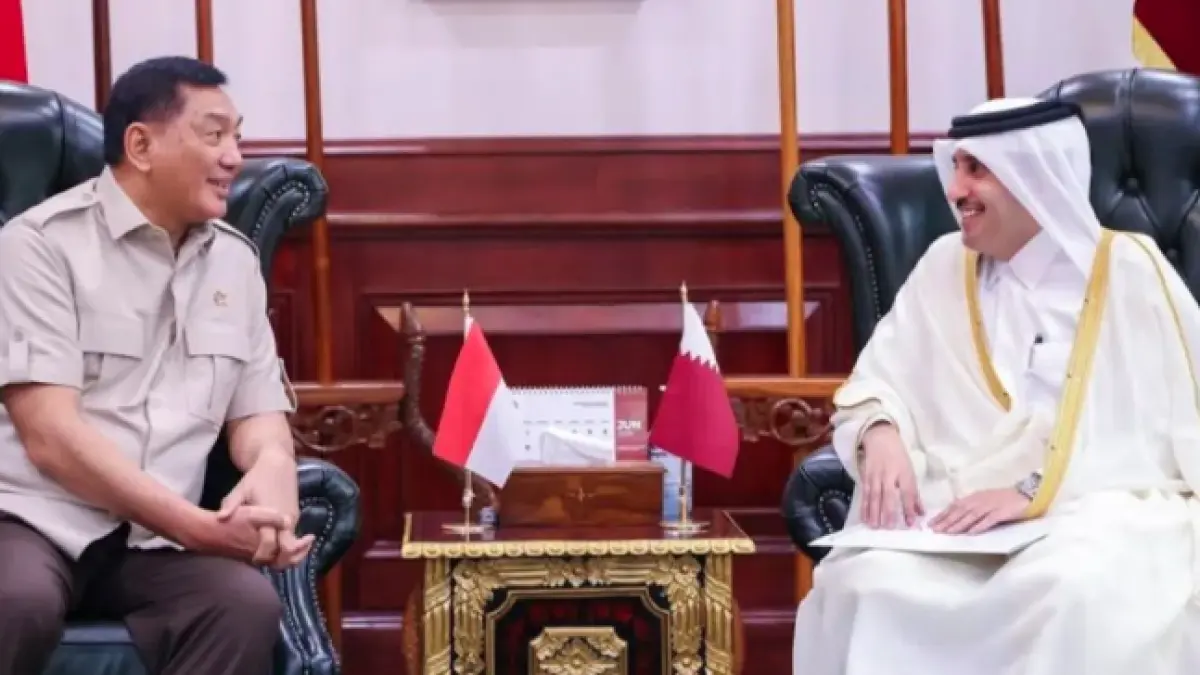 Menteri Pertahanan Sjafrie Sjamsoeddin (kiri) bertemu Duta Besar Negara Qatar untuk Republik Indonesia, H.E. Dr. Sultan Bin Mubarak Saad Al-Dosari di kantor Kementerian Pertahanan RI, Jakarta Pusat, Senin (22/6/2026). ANTARA/Ho-Tim Media Menhan Sjafrie Sjamsoeddin