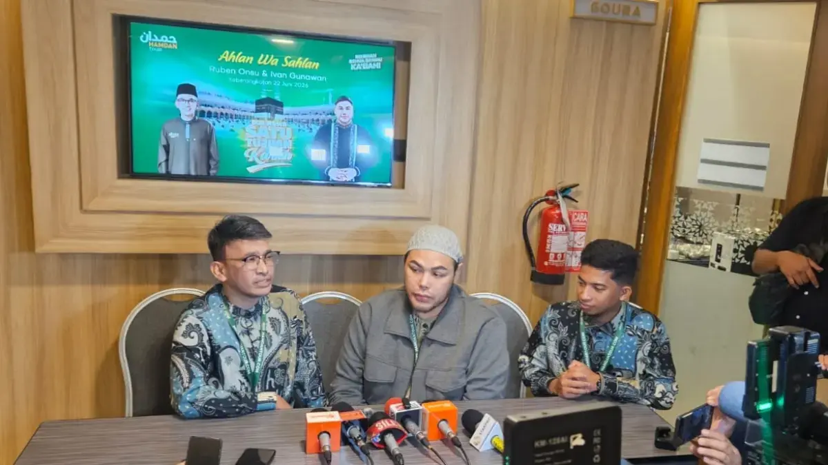 Ruben Onsu dan Ivan Gunawan berangkat umrah bareng. (Istimewa)