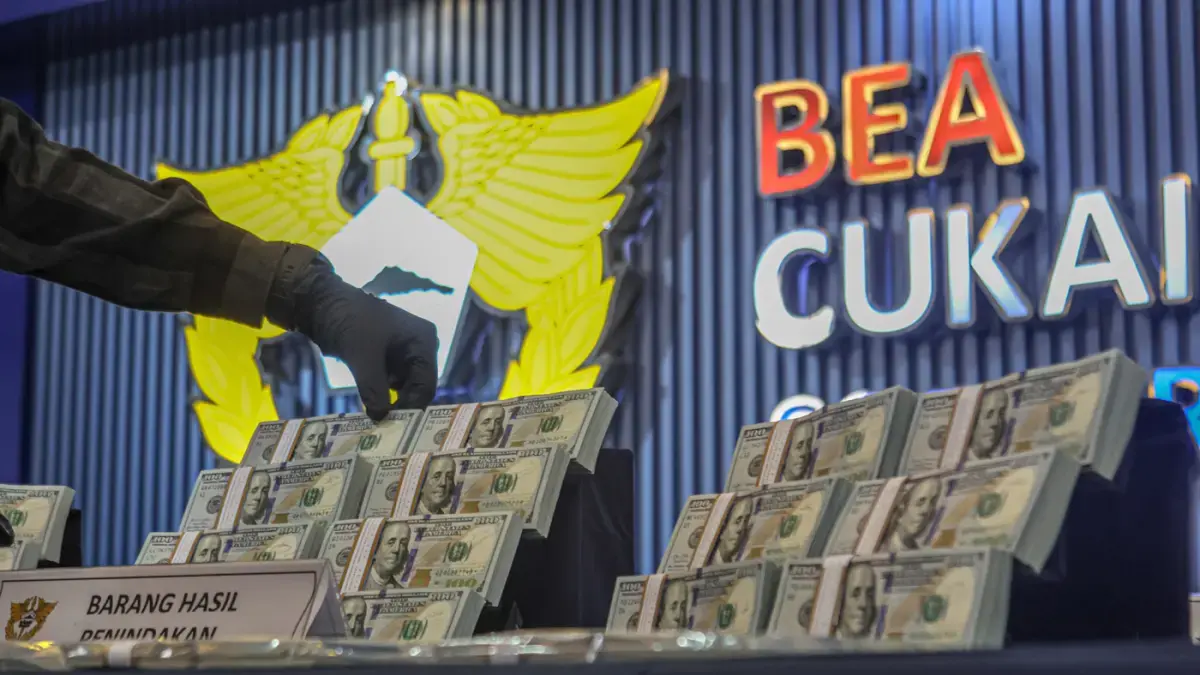 Bea Cukai. (25/06/2026). (Hanung Hambara/Jawa Pos)