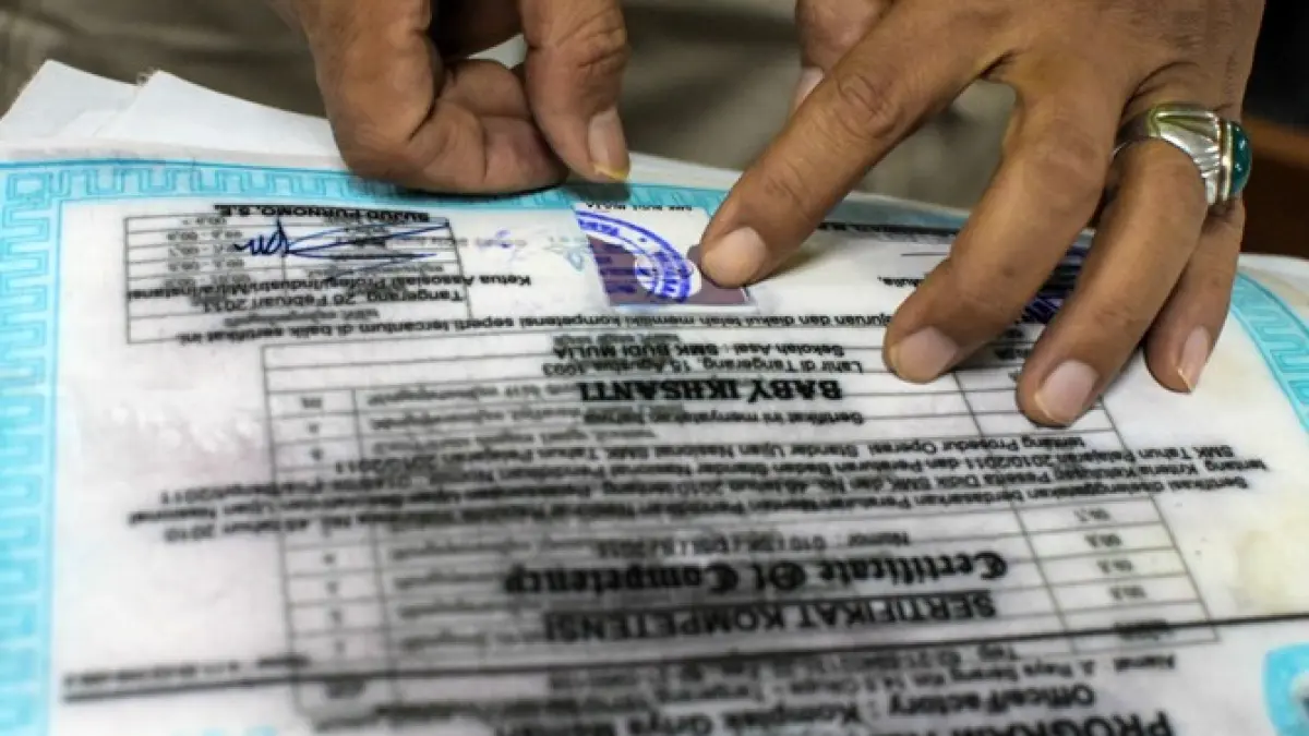 Ilustrasi ijazah. (Dery Ridwansah/ JawaPos.com)