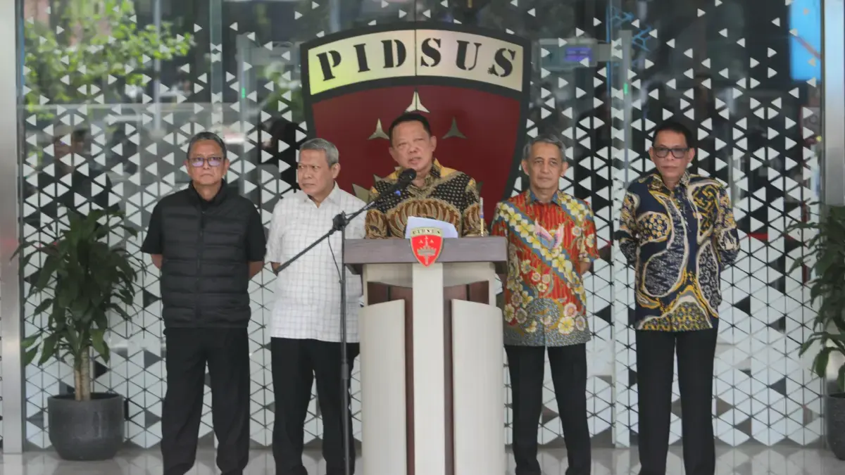 Jaksa Agung Muda Tindak Pidana Khusus Kejaksaan Agung, Febrie Adriansyah menyampaikan keterangan pers di Gedung Bundar Jampidsus Kejagung, Jakarta, Jumat (10/7/2026). (Dery Ridwansah/ JawaPos.com)