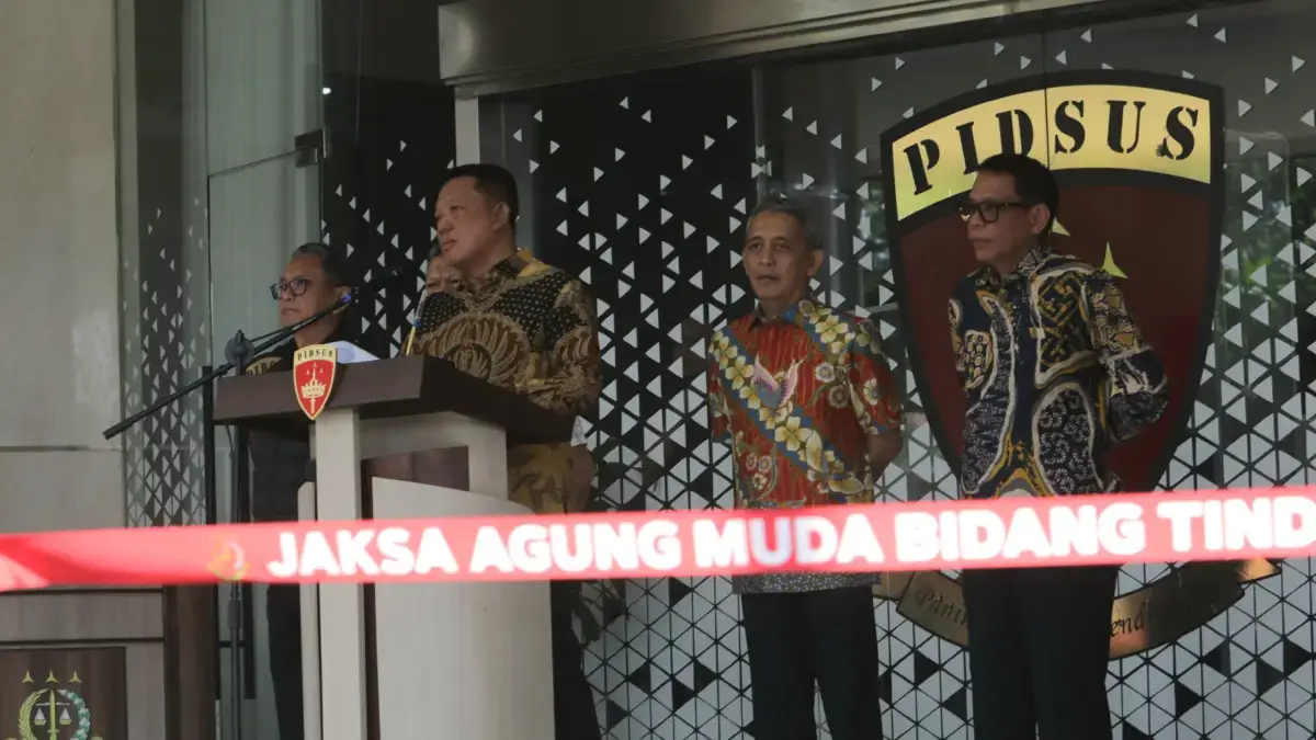 Jaksa Agung Muda Tindak Pidana Khusus Kejaksaan Agung, Febrie Adriansyah menyampaikan keterangan pers di Gedung Bundar Jampidsus Kejagung, Jakarta, Jumat (10/7/2026). (Dery Ridwansah/ JawaPos.com)