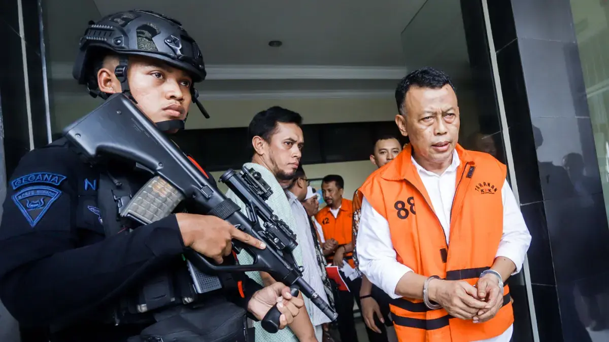 Bupati Ponorogo non aktif Sugiri Sancoko mengikuti sidang Dugaan Suap Pengurusan Jabatan di Kabupaten Ponorogo di Pengadilan Tipikor Surabaya, Jumat (10/4/2026). (Alfian Rizal/Jawa Pos)