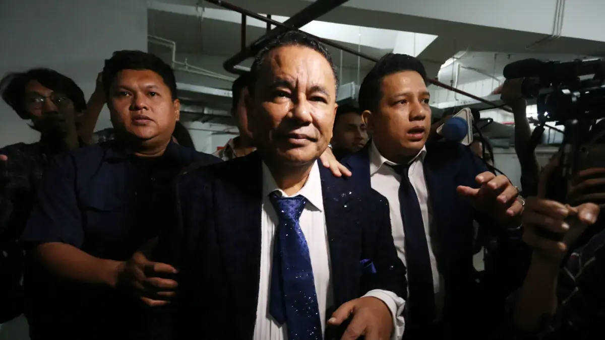 Pengacara kondang Hotman Paris Hutapea mendatangi Gedung Jaksa Agung Muda Tindak Pidana Khusus (Jampidsus) di Kejaksaan Agung, Jakarta, pada Jumat (17/7/2026). (Dery Ridwansah/ JawaPos.com)

