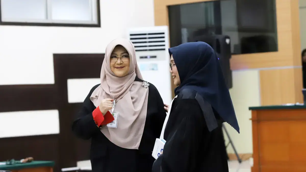 Terdakwa kasus dugaan fitnah dan pencemaran nama baik terkait keaslian ijazah Presiden ke-7 RI Joko Widodo, Tifauzia Tyassuma atau Dokter Tifa menjalani sidang perdananya di Pengadilan Negeri Jakarta Timur, Jakarta, Kamis (2/7/2026). (Dery Ridwansah/ JawaPos.com)