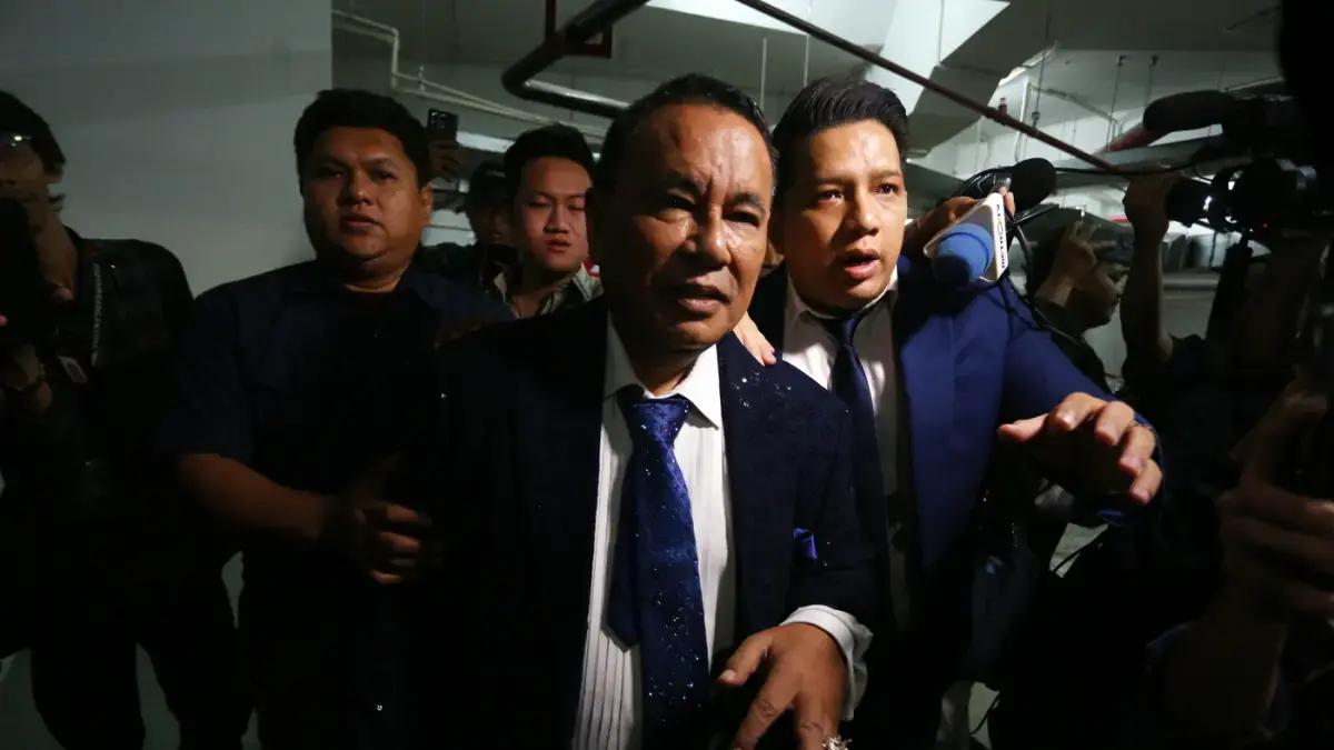 Pengacara kondang Hotman Paris Hutapea mendatangi Gedung Jaksa Agung Muda Tindak Pidana Khusus (Jampidsus) di Kejaksaan Agung, Jakarta, pada Jumat (17/7/2026). (Dery Ridwansah/ JawaPos.com)