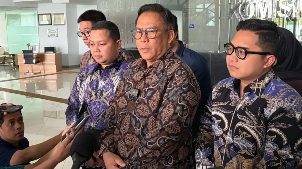 Tim kuasa hukum mantan Mendikbudristek Nadiem Makarim memenuhi audiensi Komisi Yudisial (KY), Selasa (28/7). (Muhamad Ridwan/JawaPos.com)