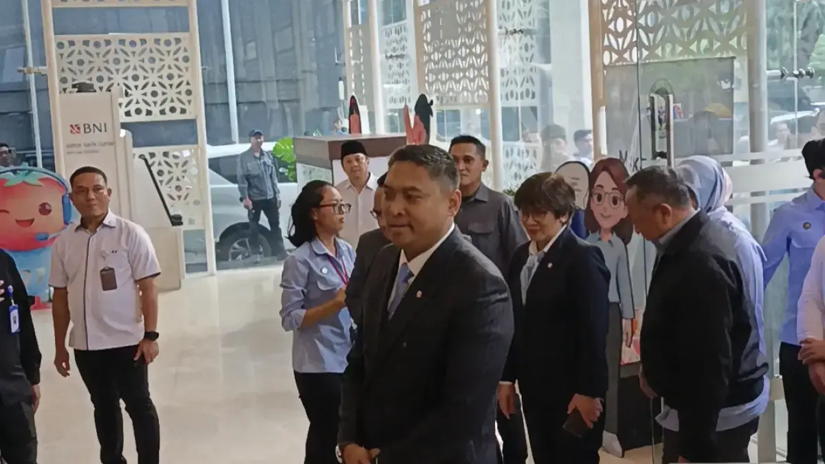 Kepala BGN Sudaryono tiba di Kantor BGN, Jakarta, Rabu (22/7) sore. (Dimas Choirul/Jawapos.com)